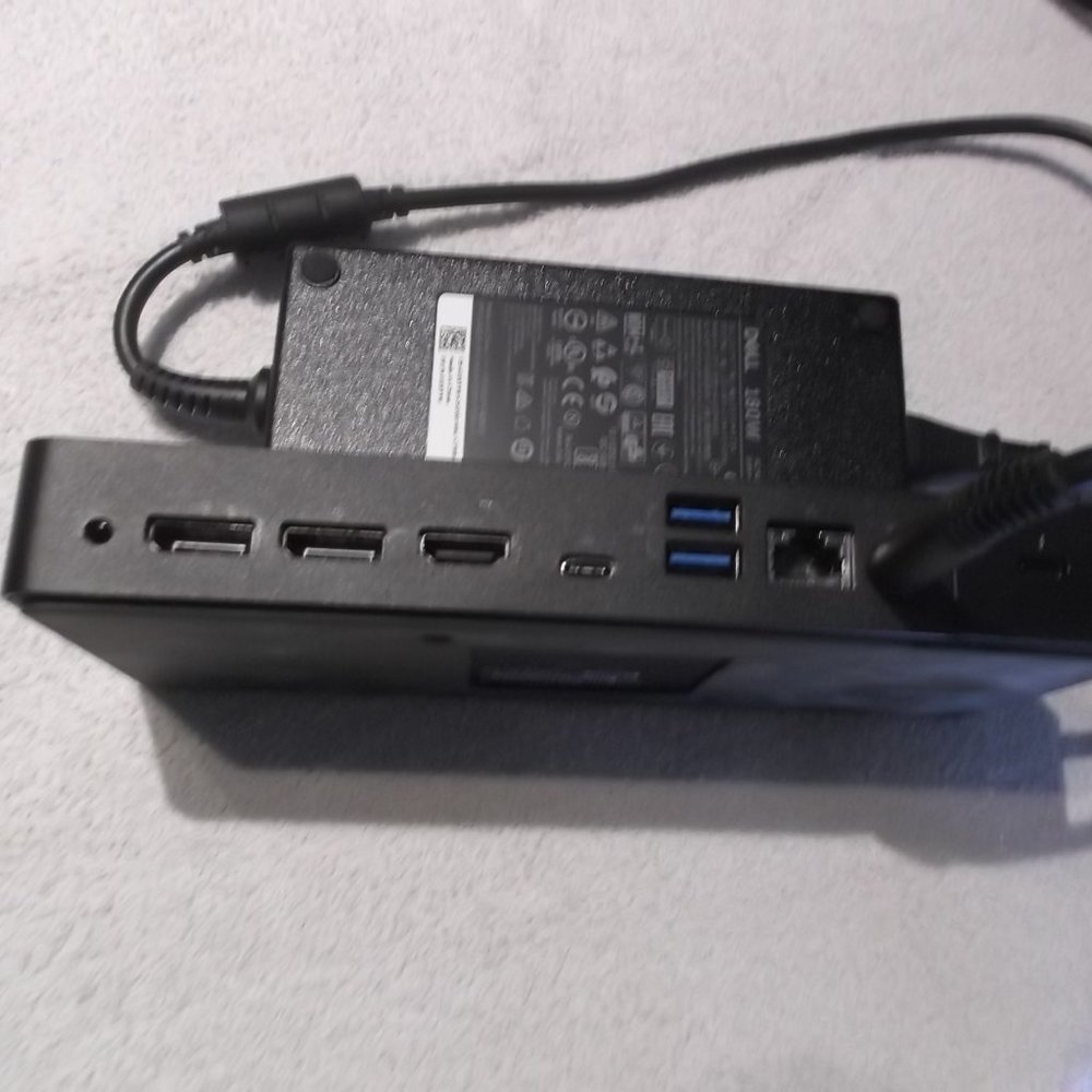 DELL WD19TB Model: K20A Input V19.5 9.23A Made In Vietnam Cam ICES-3 With DELL 1